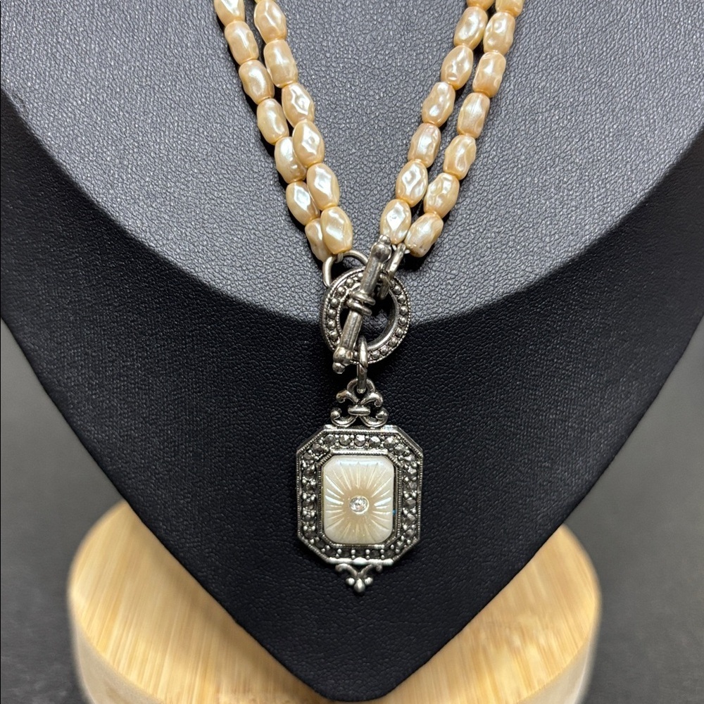 Avon Rice Pearl Mother Of Pearl Toggle Necklace Vintage - Picture 2 of 10